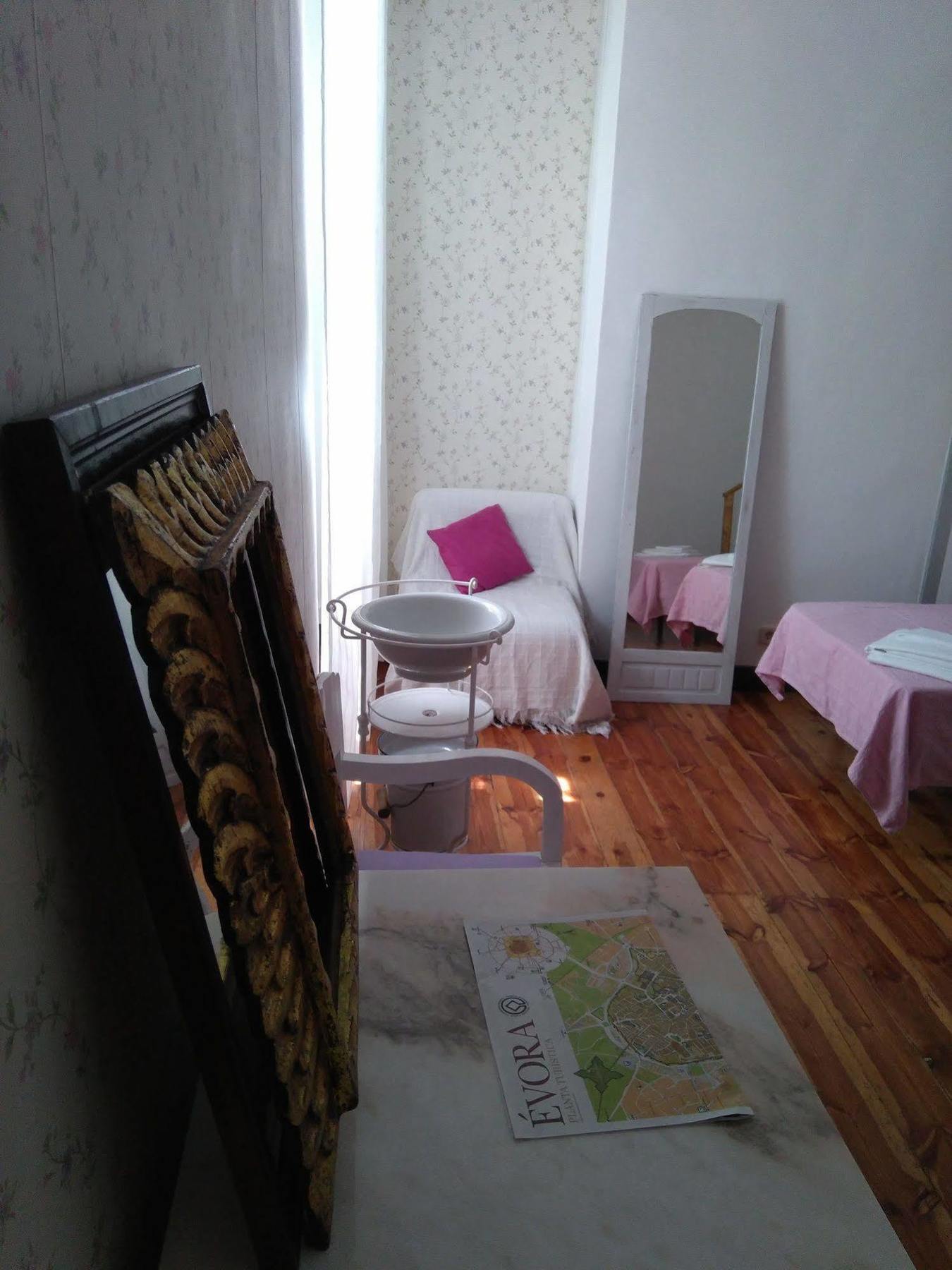 Hostel Raymundo ايفورا المظهر الخارجي الصورة